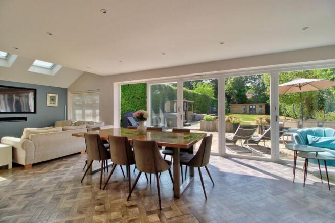 Open Plan Family Room with Large Bi-folds