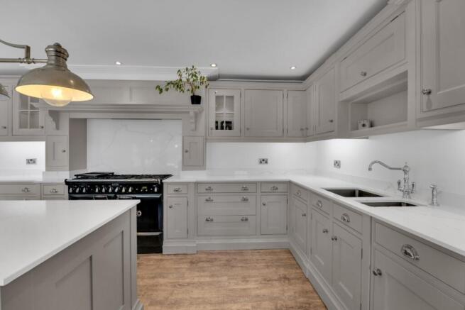 4 bed Detached for sale Image 11