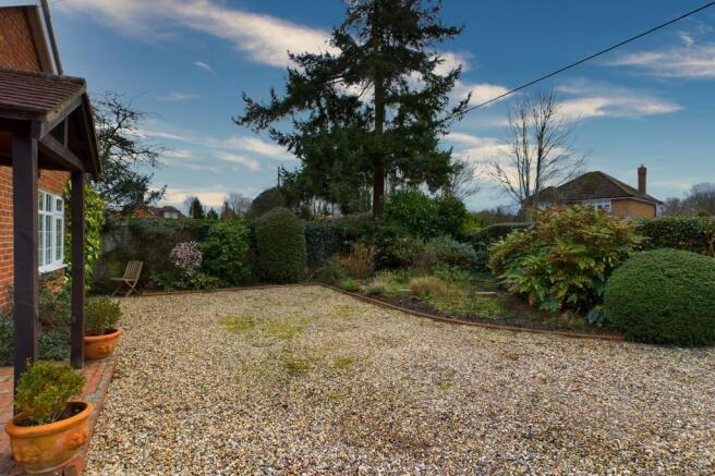 Driveway/front ga...