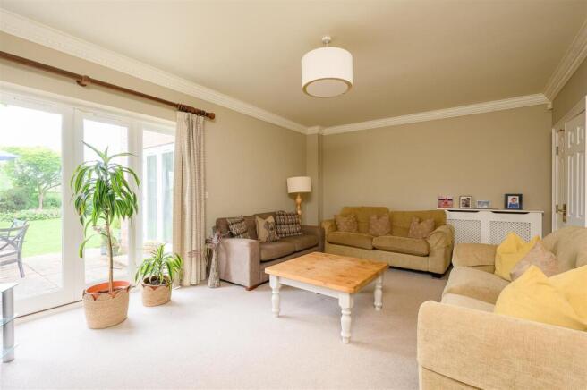 5 bed Detached for sale Image 9