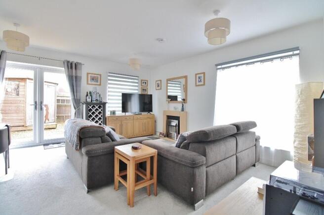 Daedalus Drive, Lee-on-the-solent photo 4