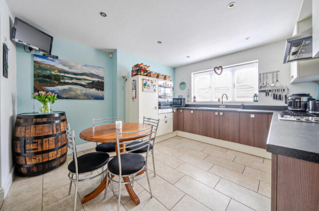 1305467-6-6841ad6...