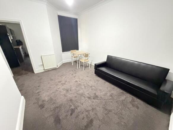 3 bed Terraced to rent Image 11