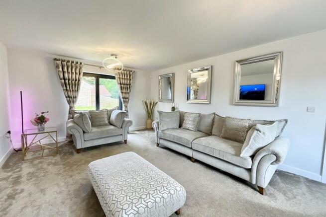 5 bed Detached for sale Image 5