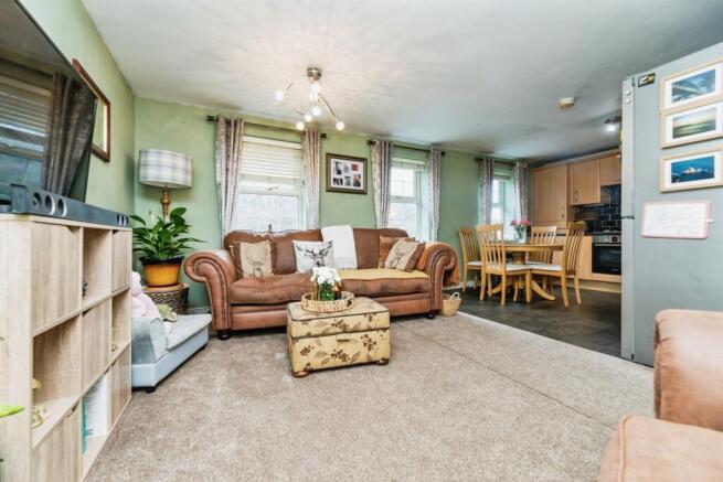 2 bed Apartment for sale Image 8