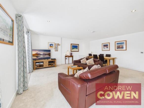 2 bed Apartment for sale Image 6