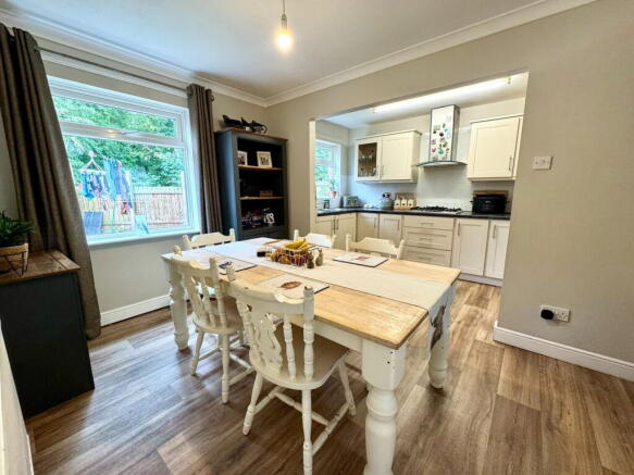 3 bed Semi-Detached for sale Image 4