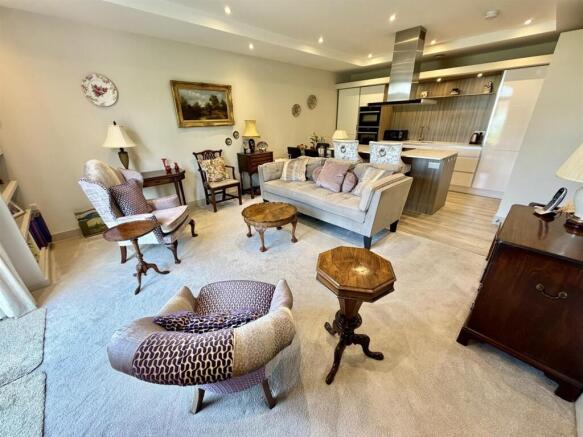 2 bed Apartment for sale Image 5