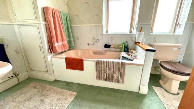 4-PIECE BATHROOM