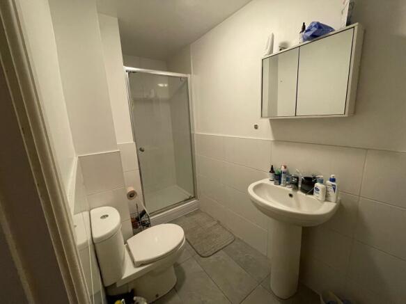 3 bed Apartment to rent Image 6