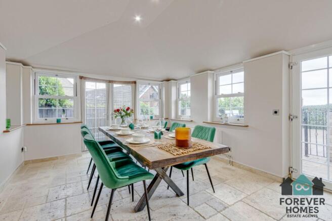 4 bed Semi-Detached for sale Image 5