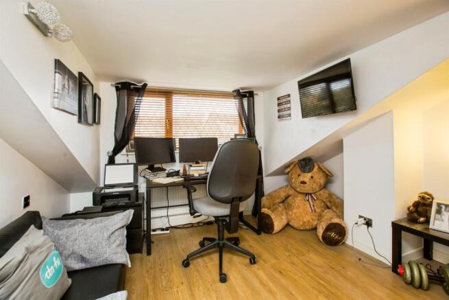 3 bed Semi-Detached Bungalow for sale Image 11