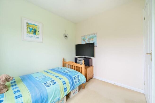10 Mansell Close (14).jpg