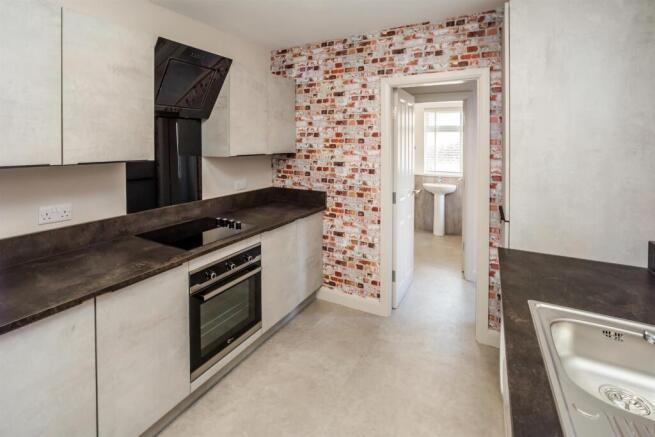 4 bed House Share to rent Image 4