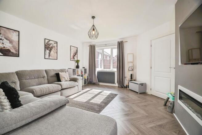 4 bed Detached for sale Image 4