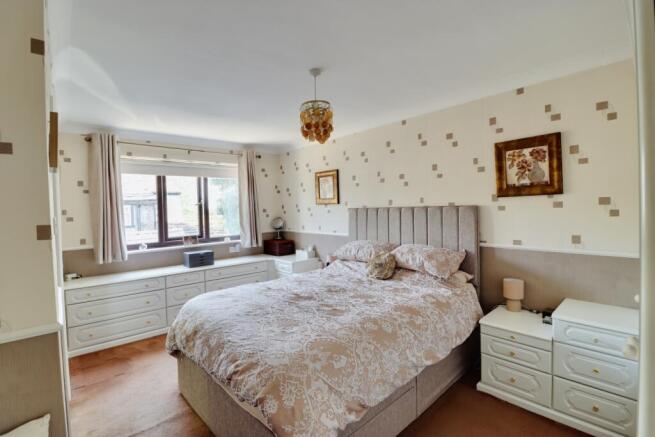 4 bed Detached for sale Image 5