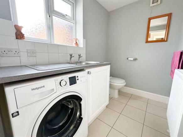 GROUND FLOOR W.C / UTILITY ROOM