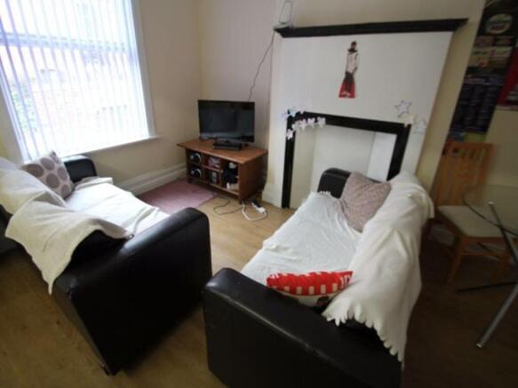 A cozy and well-maintained living room featurin...