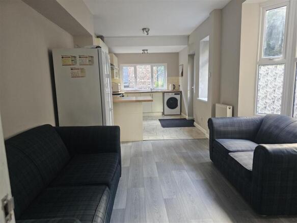 5 bed House Share to rent Image 8