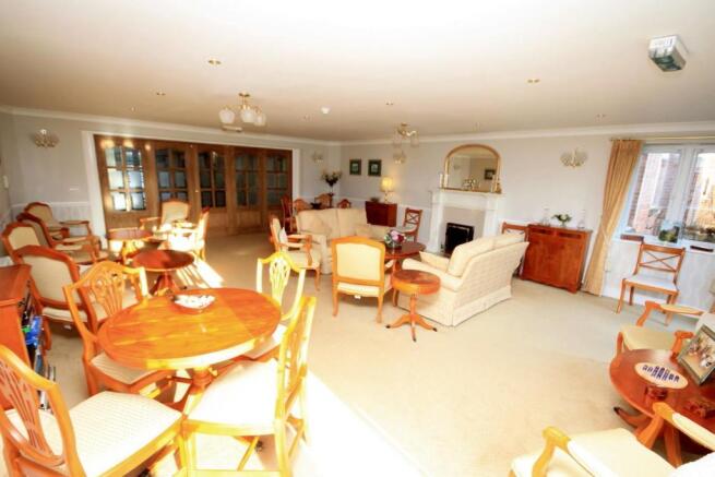 COMMUNAL LOUNGE