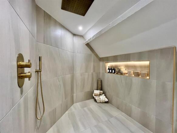 En Suite Bathroom - image three.jpg