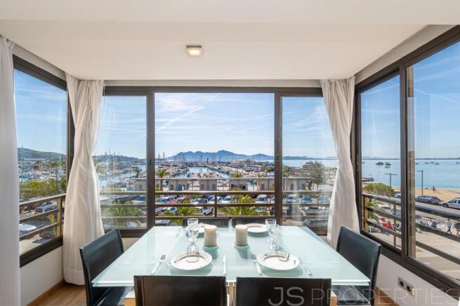 A unique corner in Puerto de Pollensa with sea views that will steal your heart.