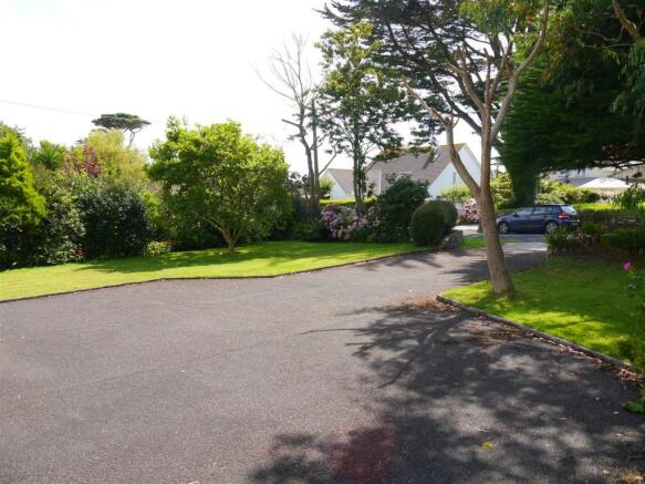 tradewinds front garden 1.JPG