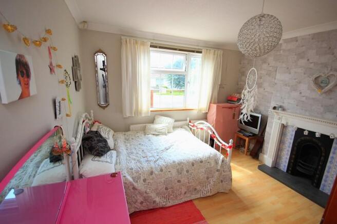 Dining Room / Bed 3 