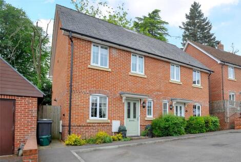 Meadowlands Drive, Haslemere, Surrey, GU27