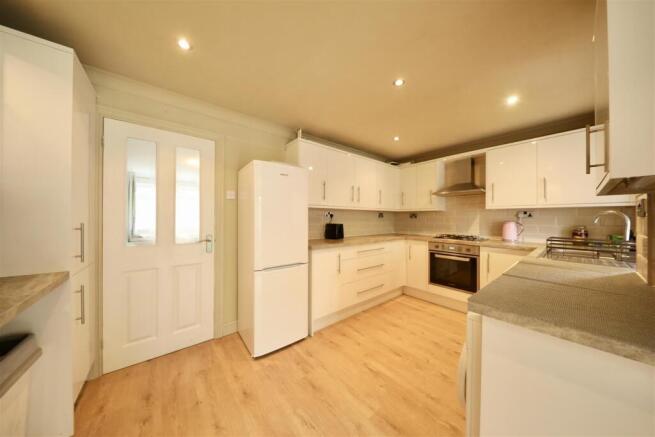 3 bed Semi-Detached for sale Image 9