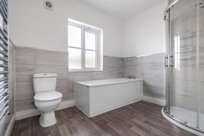 4 bed Semi-Detached to rent Image 12