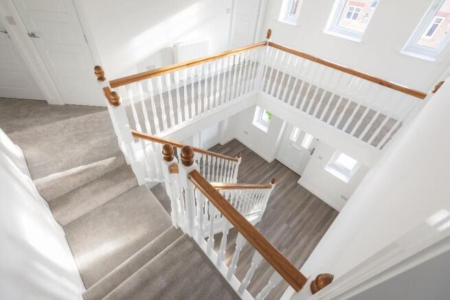 5 bed Detached for sale Image 9
