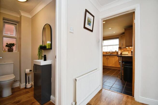 5 bed Detached for sale Image 8