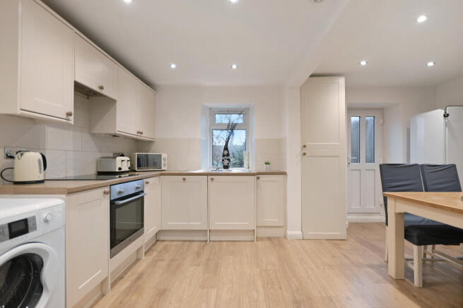 4 bed Semi-Detached for sale Image 4