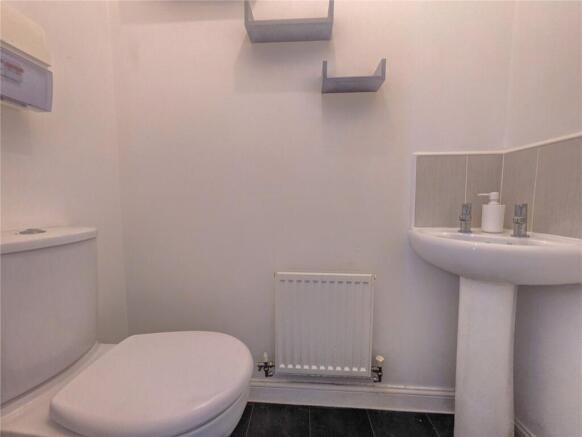 2 bed Terraced to rent Image 6