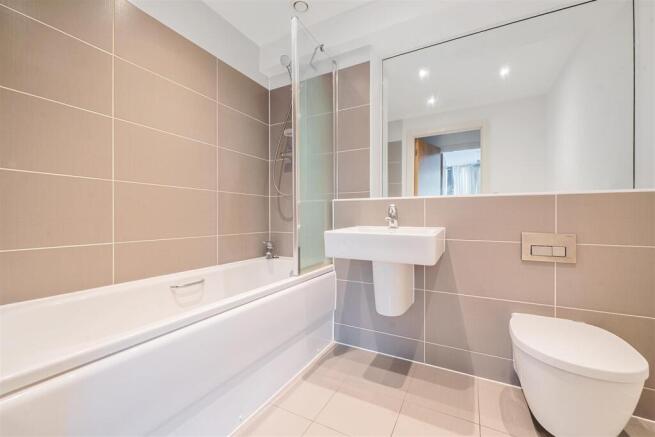 Bathroom 1.jpg