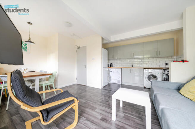 2b6333ff-6130-4d1...