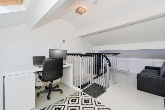 3 bed Terraced for sale Image 8