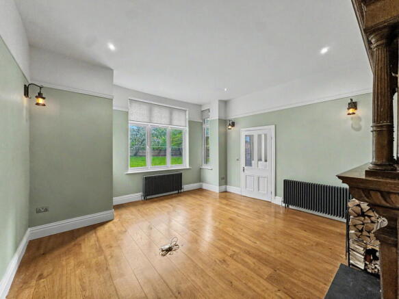 5 bed Detached for sale Image 5