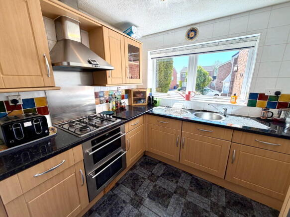 4 bed Detached for sale Image 5
