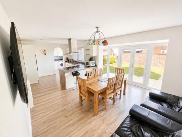 4 bed Detached for sale Image 7
