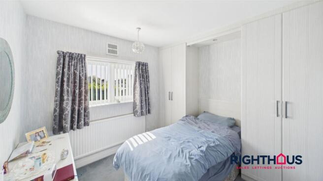 3 bed Terraced for sale Image 9
