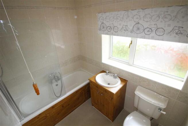 BATHROOM/WC