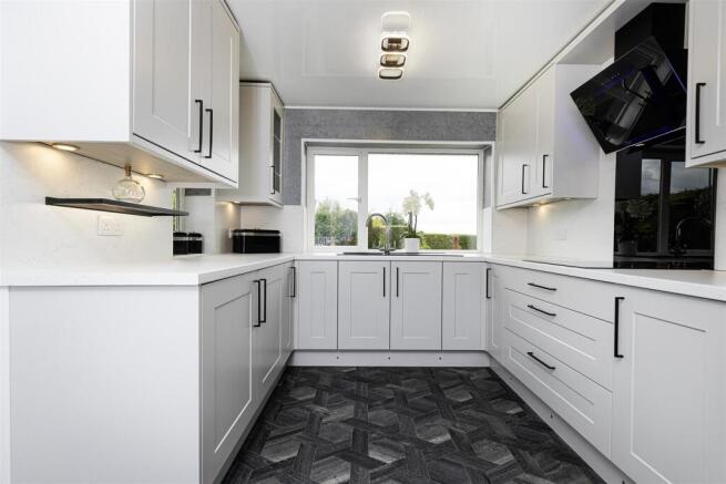 4 bed Detached Bungalow for sale Image 8