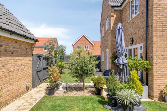 Detached Family Home in Acle photo 4