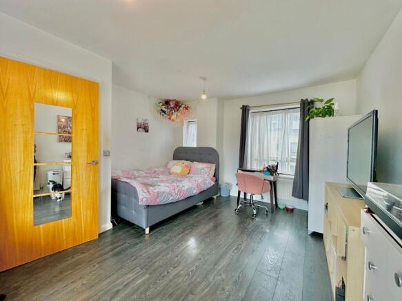 Sheering Grove, Bradville, MK13 photo 5