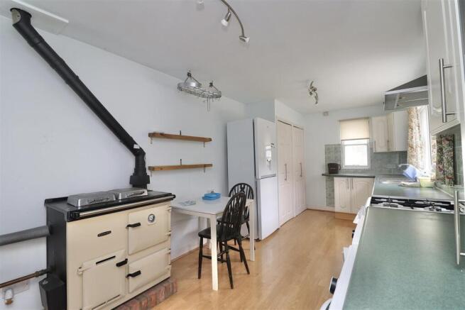 5 bed Semi-Detached for sale Image 6