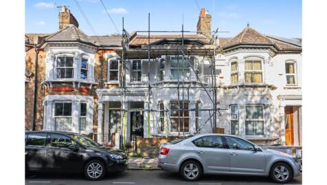 Flat 8A, 8 Holdernesse Road, Tooting, London, SW17