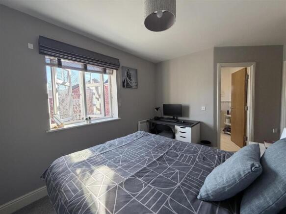 2 bed Apartment for sale Image 12