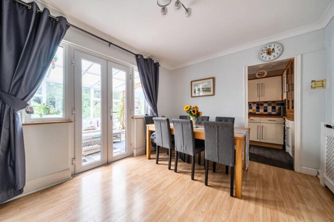 Four-Bedroom Family Home with Large Private Garden, Three-Car Driveway and Garage photo 4